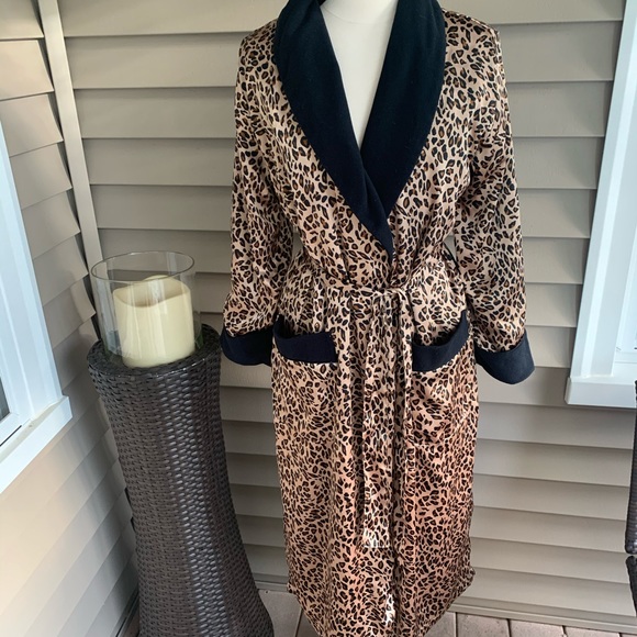 Other - Leopard bathrobe